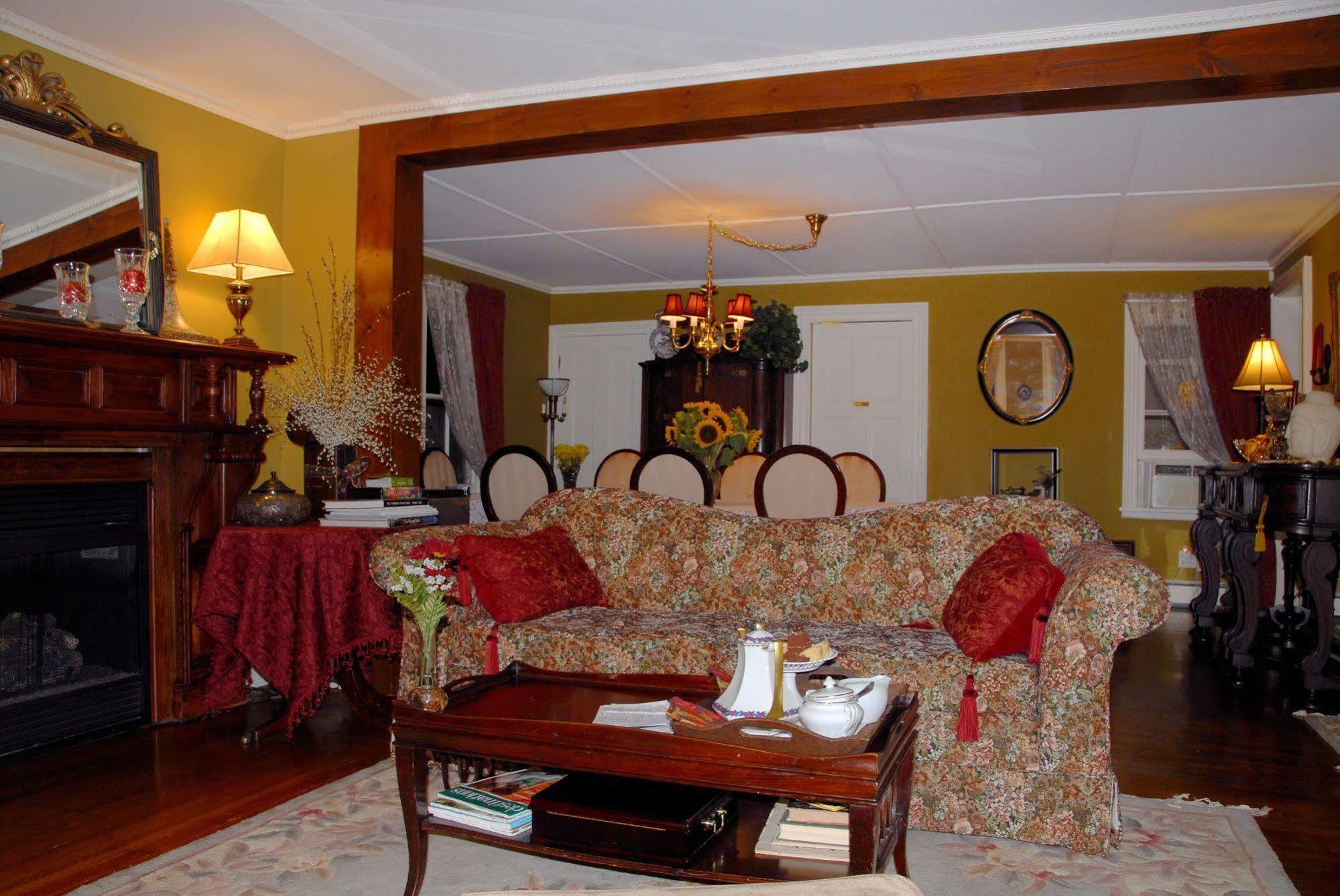 Arbor View House Bed And Breakfast East Marion Exterior photo